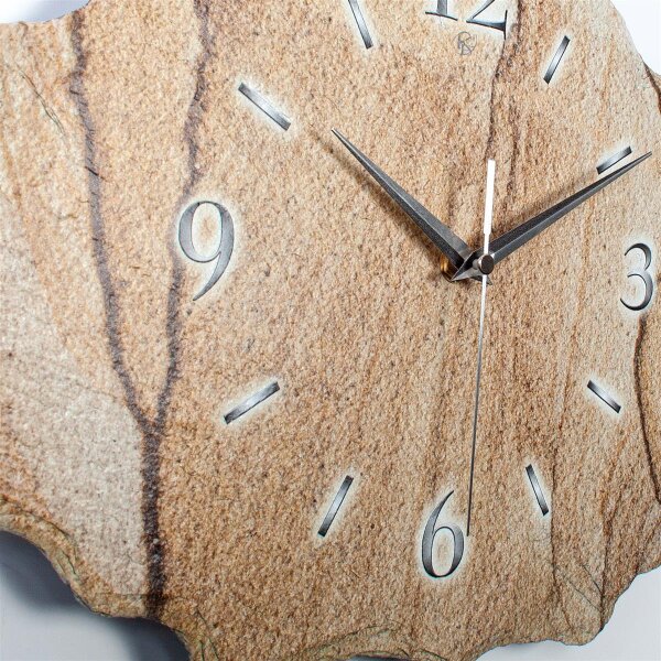 Marmor-Optik beige Design-Wanduhr aus Steinguss mit leisem Uhrwerk