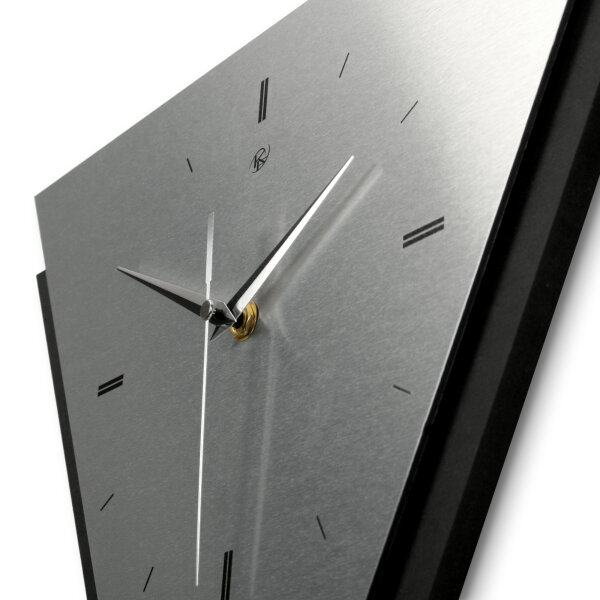 Triora – Designer-Wanduhr aus MDF mit Alu, Echtholz oder Steinfurnier