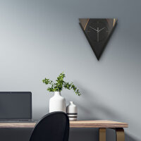 Dark Elegance – Triora Metallic Wanduhr aus Alu & MDF
