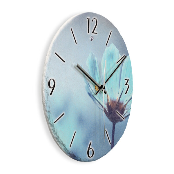 Blaue Blüten Design-Wanduhr aus Steinguss mit leisem...