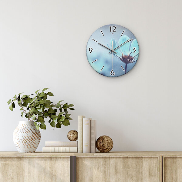 Blaue Blüten Design-Wanduhr aus Steinguss mit leisem Uhrwerk