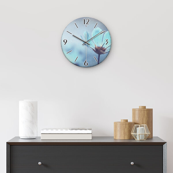 Blaue Blüten Design-Wanduhr aus Steinguss mit leisem Uhrwerk