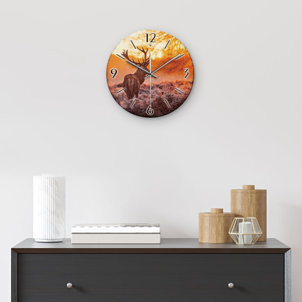 Hirsch Design-Wanduhr aus Steinguss mit leisem Uhrwerk