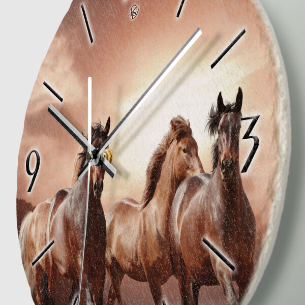 Wilde Pferde Design-Wanduhr aus Steinguss mit leisem Uhrwerk