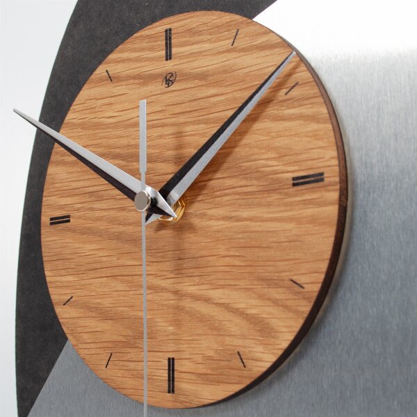Dome – Designer-Standuhr aus MDF mit Eiche & Metallic-Alu