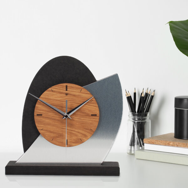 Dome – Designer-Standuhr aus MDF mit Eiche & Metallic-Alu