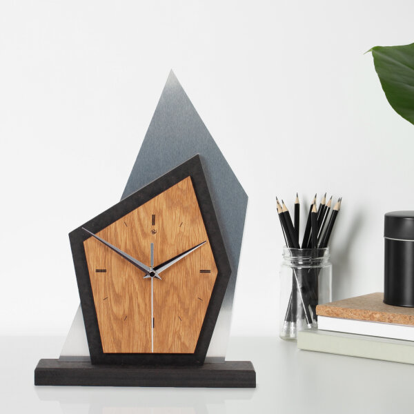 Mountain – Designer-Standuhr aus MDF mit Eiche & Metallic-Alu
