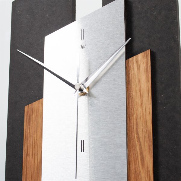 Panea – Designer-Standuhr aus MDF mit Eiche & Metallic-Alu