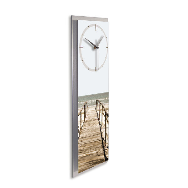 Beach Steg – 3D Design-Wanduhr mit silbernem Alu-Rahmen