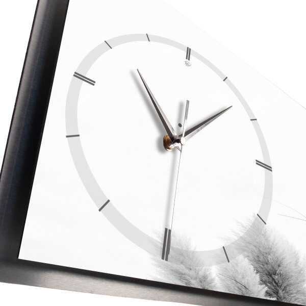 Pampas – 3D Design-Wanduhr mit silbernem Alu-Rahmen