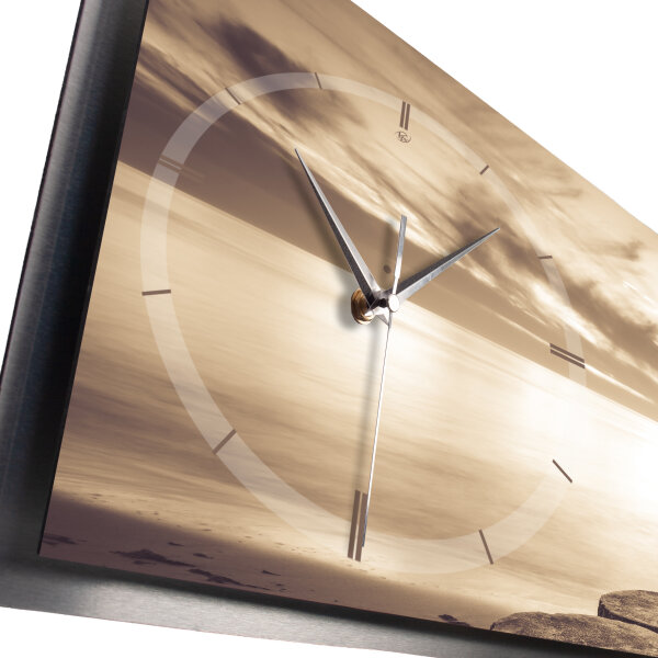 Chill Out Steg – 3D Design-Wanduhr mit silbernem Alu-Rahmen