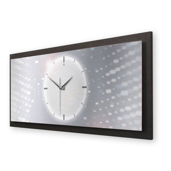 Silver Light – Panora Metallic Wanduhr aus Alu...