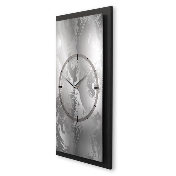 Silver Swirl – Vertora Metallic Wanduhr aus Alu...