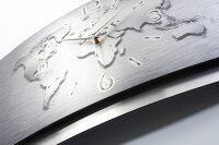 Weltkarte – gewölbte 3D-Metallic-Wanduhr mit silbernem Alu-Rahmen