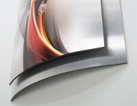Lightstream – gewölbte 3D-Metallic-Wanduhr mit silbernem Alu-Rahmen