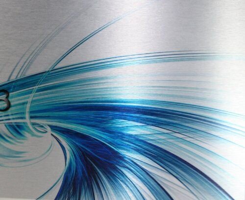 Blue Flow Metallic Designer-Wanduhr mit leisem Uhrwerk aus Alu
