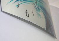 Blue Flow Metallic Designer-Wanduhr mit leisem Uhrwerk aus Alu
